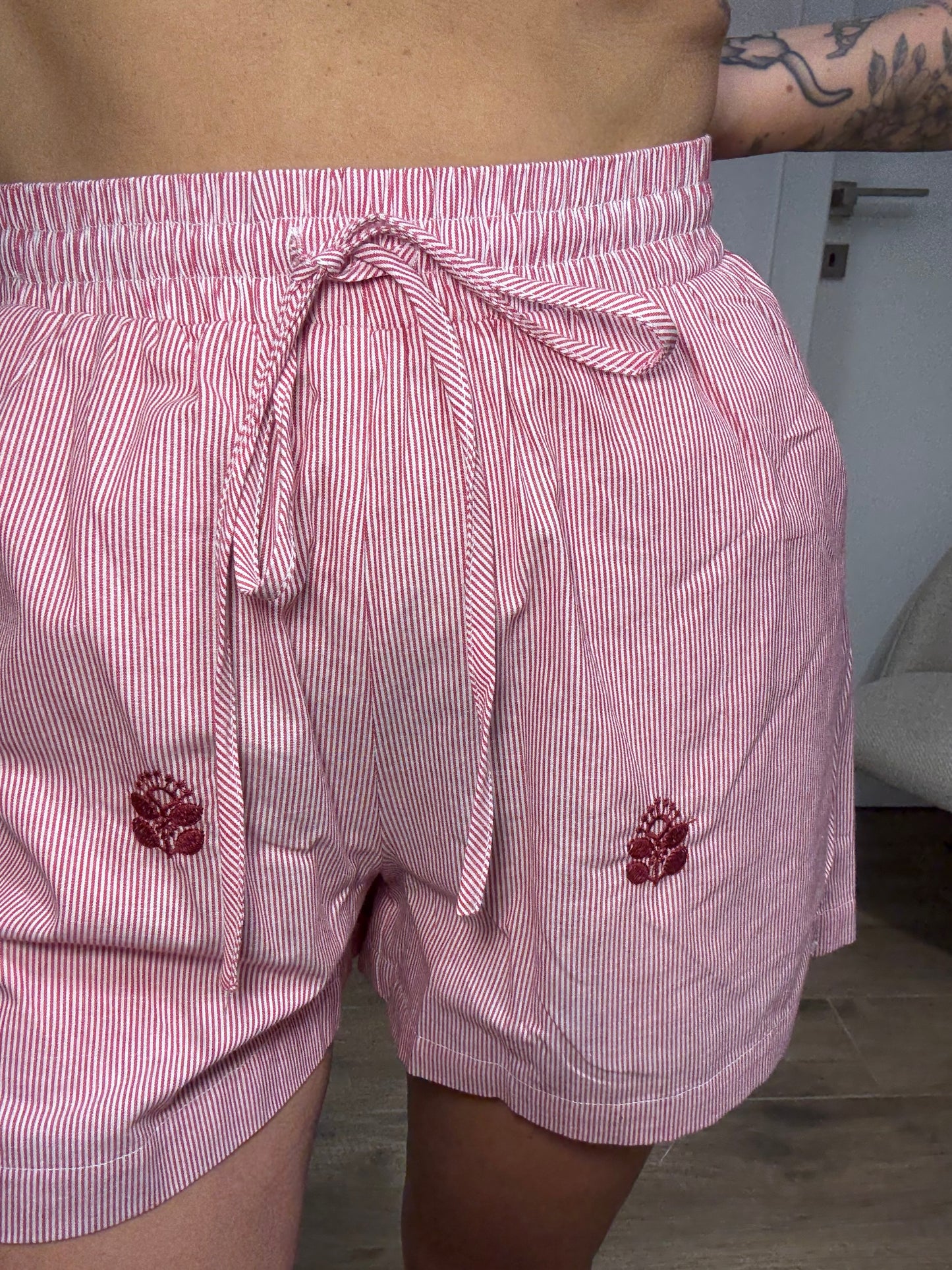shorts red