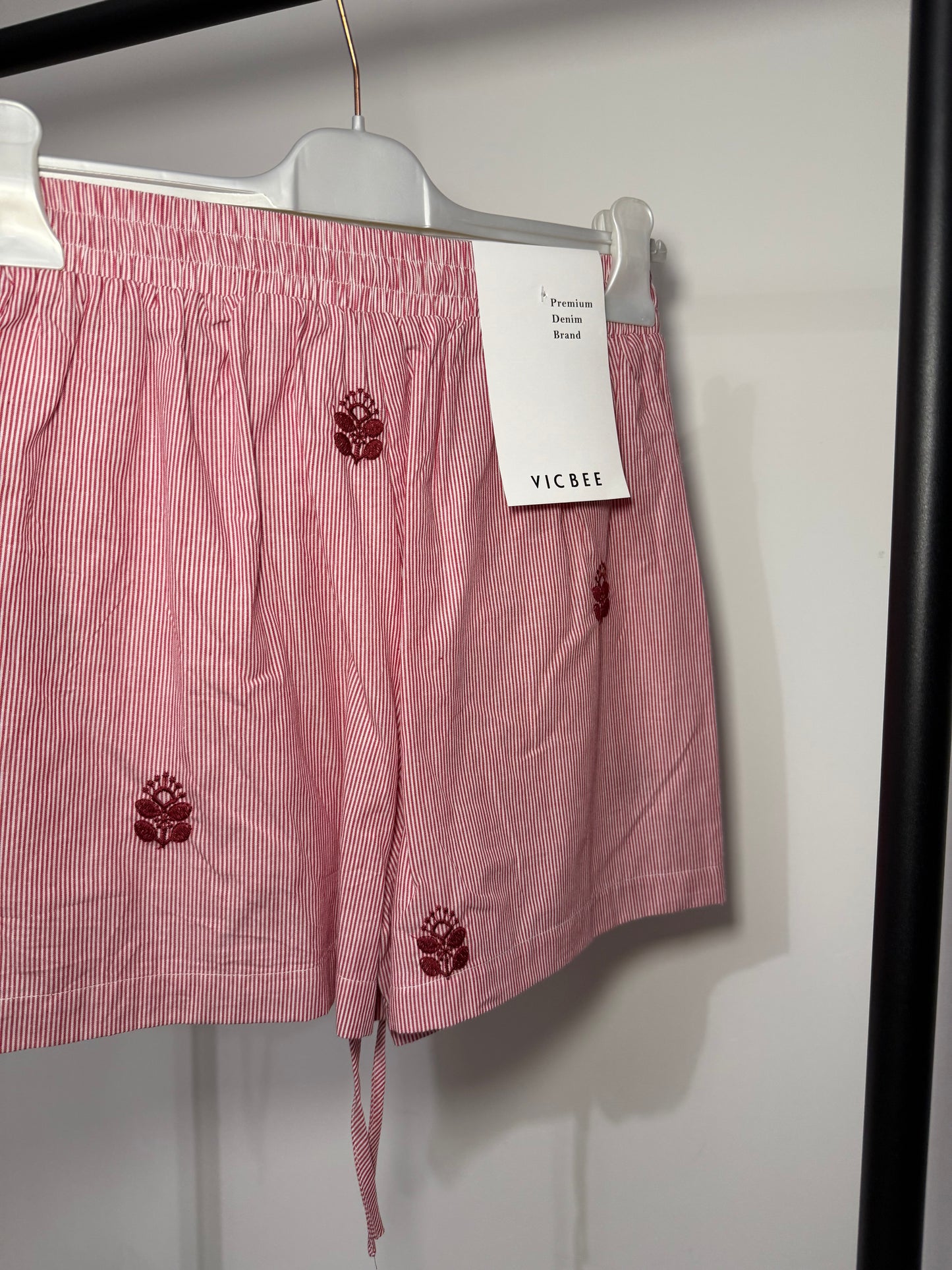 shorts red