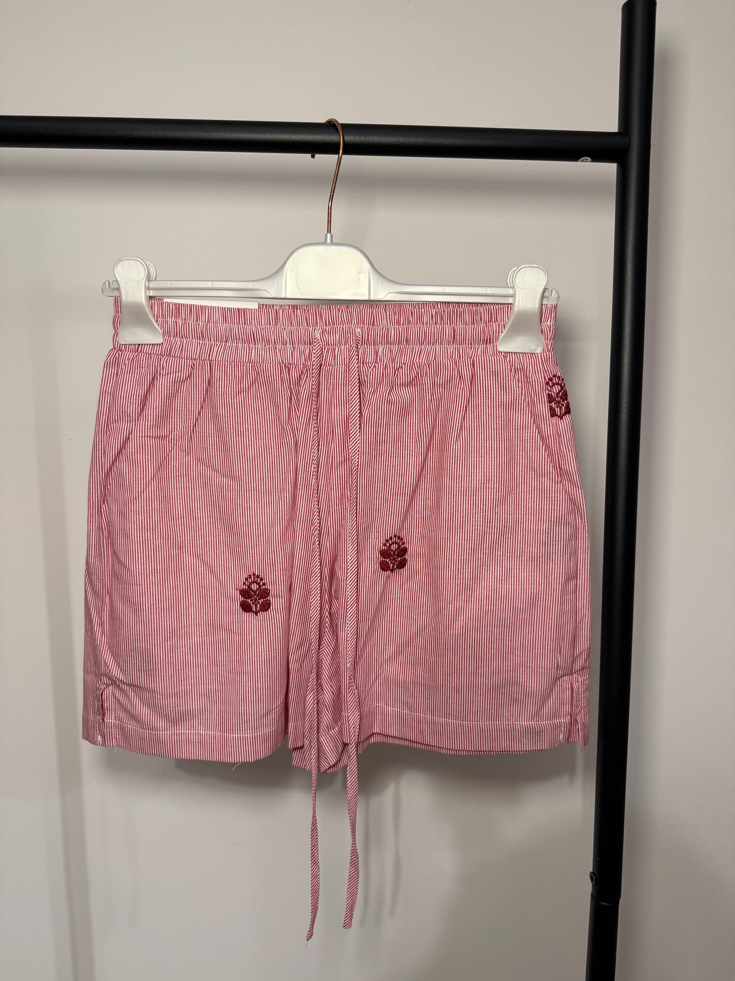 shorts red